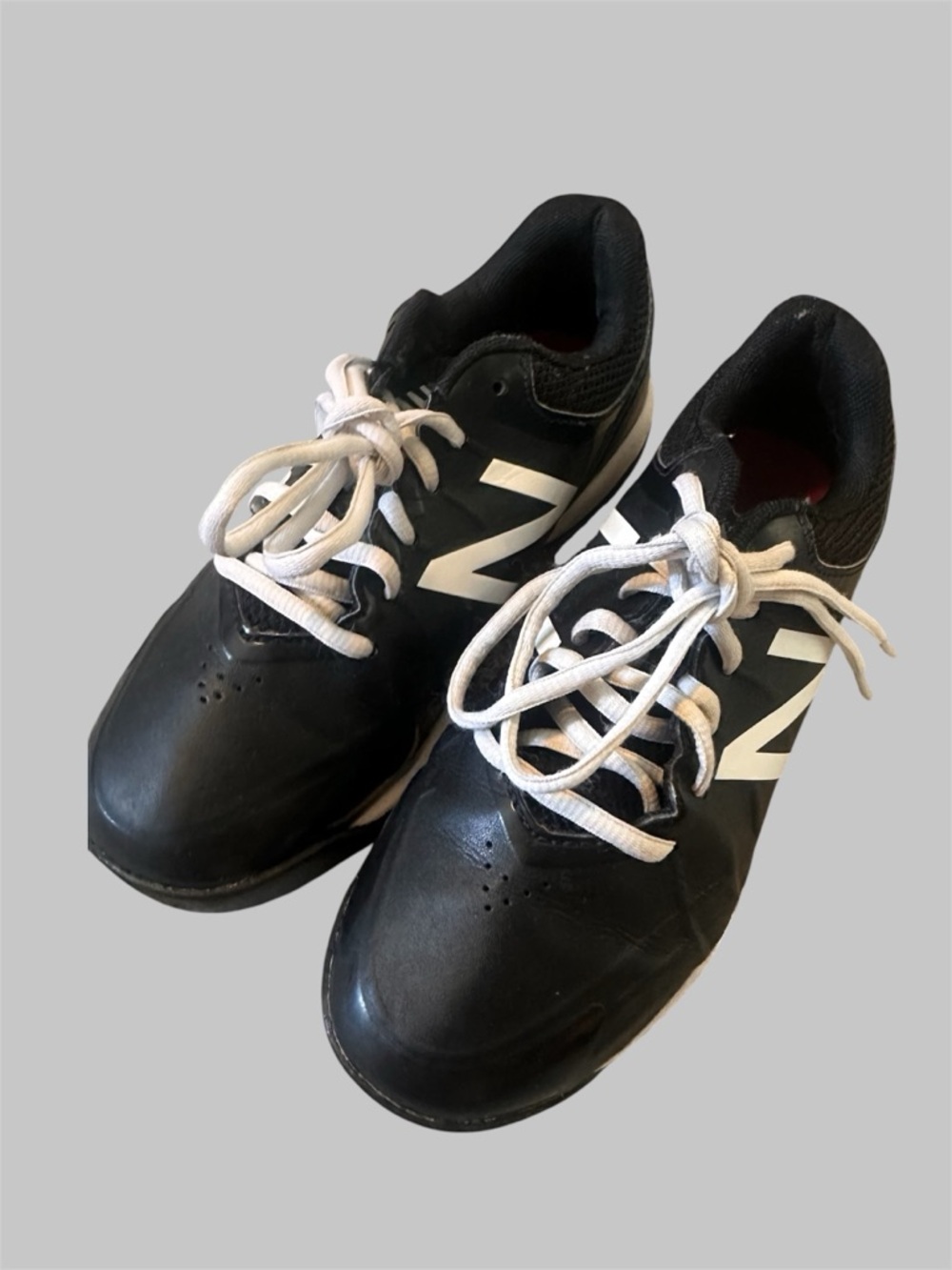 New Balance Men's Black Athletic Sneakers with White 'N' Logo